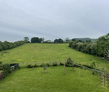 4 Bed Cottage - Semi Detached - Photo 1