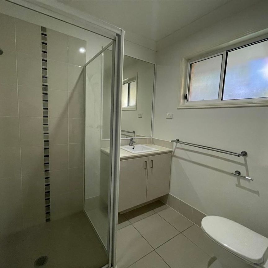 Beautiful Family Home in Quiet Upper Coomera Location - Photo 1