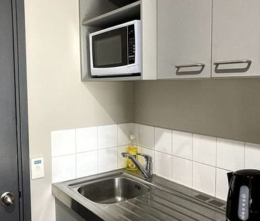 Furnished Studio Apartment in City - Photo 2
