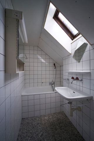 Charmant et très lumineux appartement de 3 chambres avec cuisine et salle de bain séparées - Photo 2