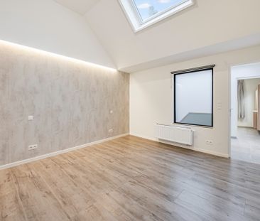 Compleet gerenoveerde woning met 2 slaapkamers en leuke koer. - Foto 2