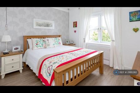 4 bedroom detached house to rent - Photo 3