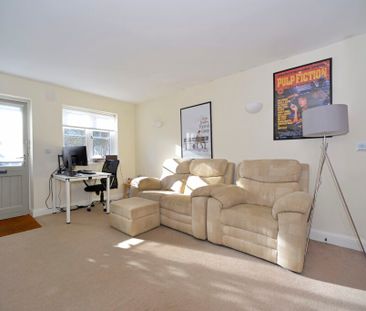 Langborough Court, Godalming, GU7 - Photo 2