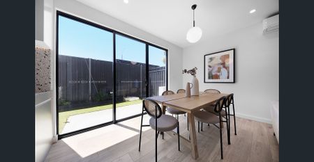 Luxury and ease, in the heart of Brighton East- Furnished - Photo 4