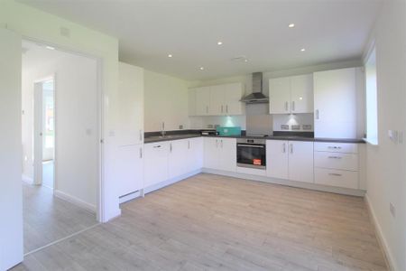 3 bedroom semi-detached house to rent - Photo 2