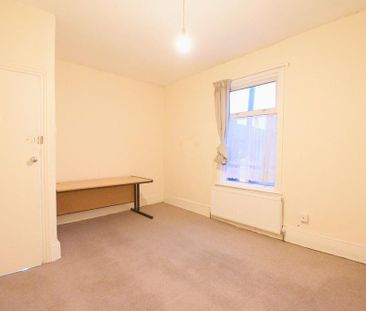 4 bedroom terraced house to rent - Photo 2