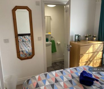 1 bedroom in a house share to rent - Photo 3