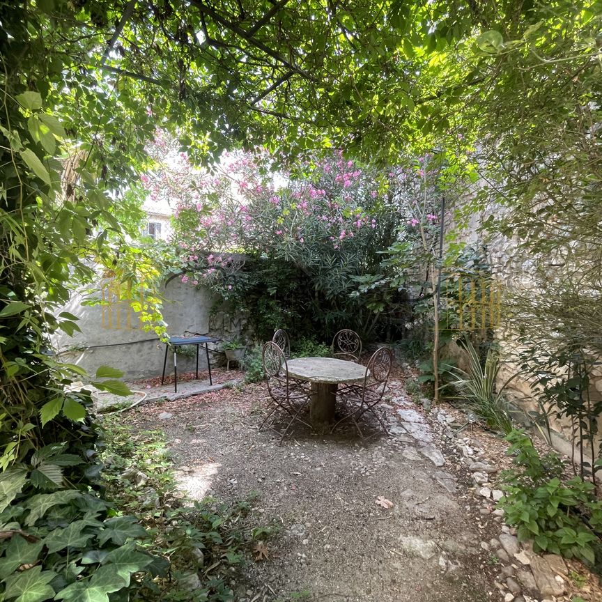 NIMES P2 MEUBLE AVEC TERRASSE AU CALME ABSOLU - Photo 1