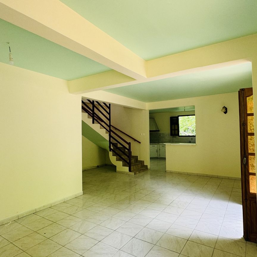 Location Maison 5 pièces 150m² POINTE NOIRE 97116 - Photo 1
