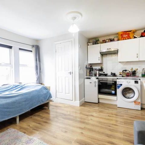 Fordwych Road, London, NW2 (Water bill included) - Photo 1