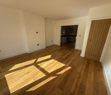 2 bedroom semi-detached house to rent - Photo 5