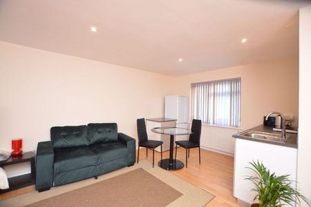 Studio to rent - Photo 2
