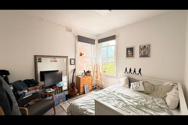 2 Bed Flat, Brondesbury Park, NW2 - Photo 1