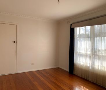 Family Home in Quiet Court - Photo 5