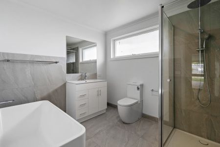 Renovated Family Home in Quiet Court Location - Photo 3