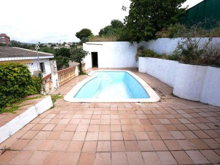 7 room exclusive farmhouse for rent in Montgat, Catalonia - Photo 3