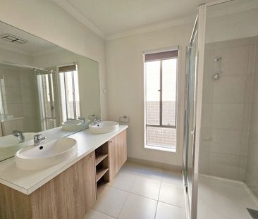 Charming Family Home in Manzeene Estate - Photo 3