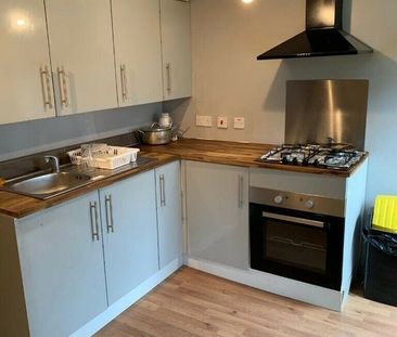 Studio Flat, Heath Road, CR7 - Photo 2