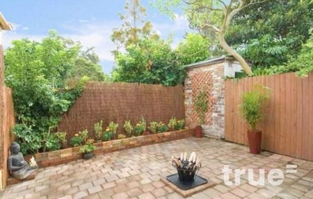 IMPRESSIVE HOME SITUATED IN A SOUGHT-AFTER AREA - Photo 5