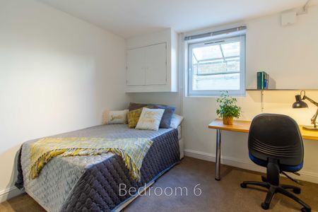 Room 1 - Photo 2