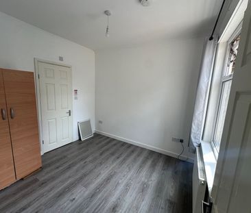 Room in a Shared House, Sweet Briar Walk, N18 - Photo 1