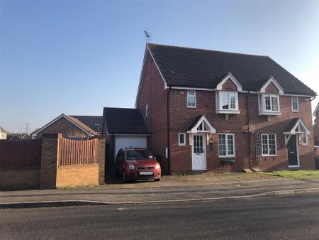 3 bedroom semi-detached house to rent - Photo 5