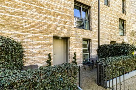 Apartment to Rent: Kingfisher Heights, E16 - Photo 4