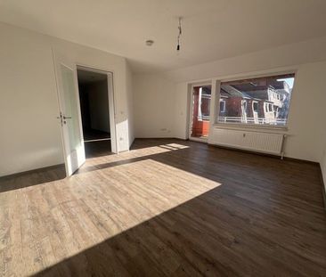 Schöne 3-Zimmer-Dachgeschoss-Wohnung mit Balkon! - Foto 1