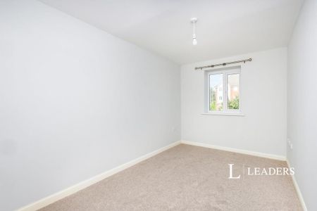 4 bedroom townhouse to rent - Photo 3