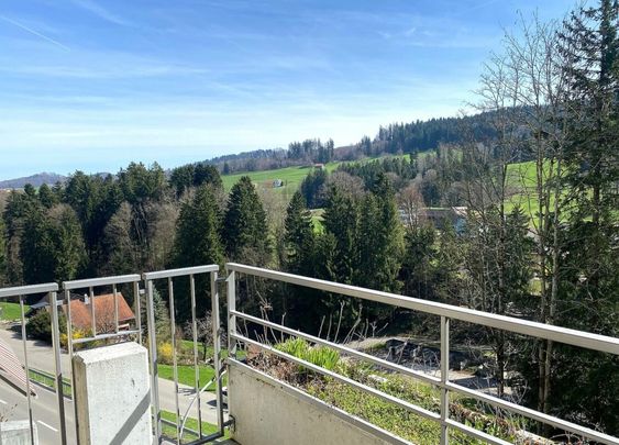 Gemütliche Wohnung an zentraler Lage in Degersheim! - Photo 1