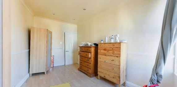 1 Bed Flat, Greyhound Lane, SW16 - Photo 2