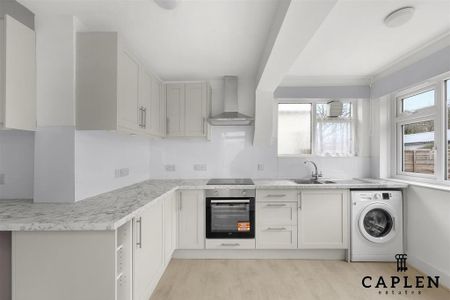 3 bedroom semi-detached bungalow to rent - Photo 3