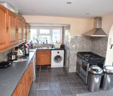 1 bedroom in a house share to rent - Photo 3
