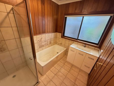 Delightful 3 Bedroom Home - Photo 5