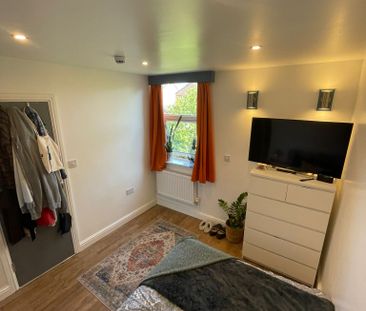 Beautiful First Floor One Bedroom Flat to Let in Withington/Disbury - Photo 3