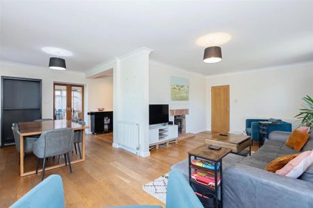 4 bedroom detached house to rent - Photo 3