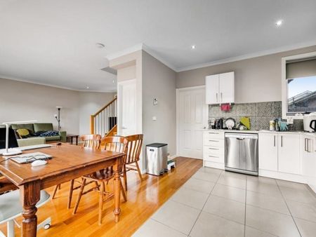 2/5 Daley Street, GLENROY - Photo 3