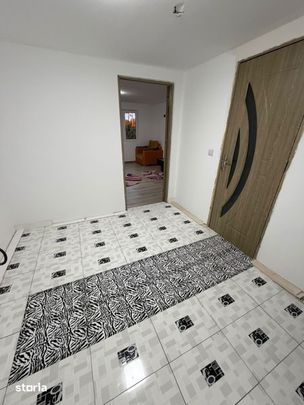 Inchiriez camere la curte - Photo 1