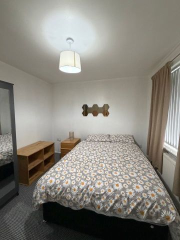 Room in a Shared House, Leasow Drive, B15 - Photo 3