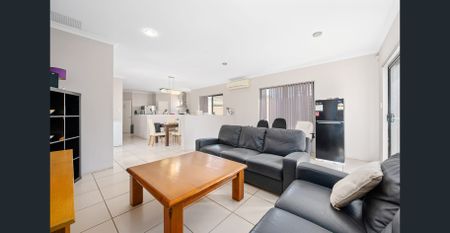 FURNISHED BRAND NEW LARGE ROOM included general cleaning and Internet - Close to Curtin Uni - Ideal for student and FIFO - Photo 3