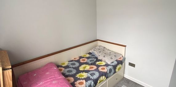 Room in a Shared House, Buntingbridge Road, IG2 - Photo 2