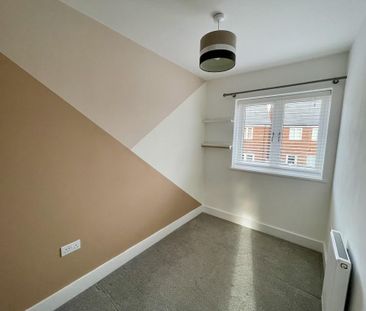 3 bedroom semi-detached house to rent - Photo 3