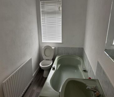 4 bedroom semi-detached house to rent - Photo 6