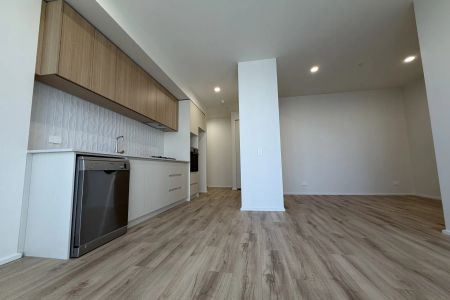 Brand New Studio Apartment in Victoria Tower - Photo 2
