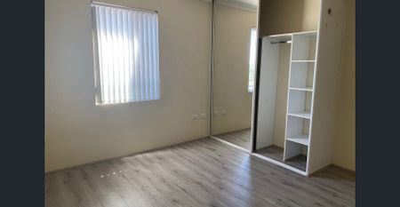 Huge 3 Bedrooms Apartment in the center of Burwood - Photo 4