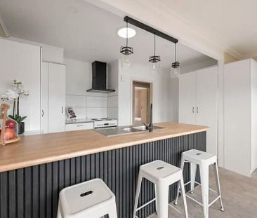 Large 3 Bedroom family home - Photo 5