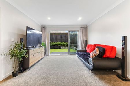 Great family house with nice backyard and storage - Photo 3