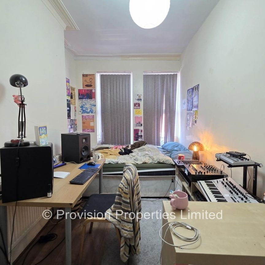 5 Bedroom Property Hyde Park - Photo 1