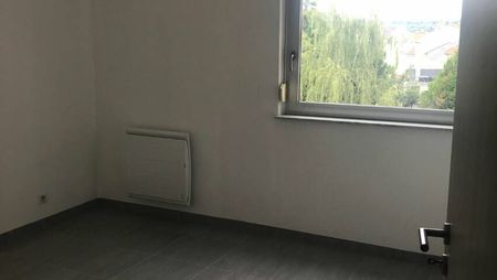 FORBACH 2 PIECES DANS UNE RESIDENCE AVEC ASCENSEUR - Photo 2