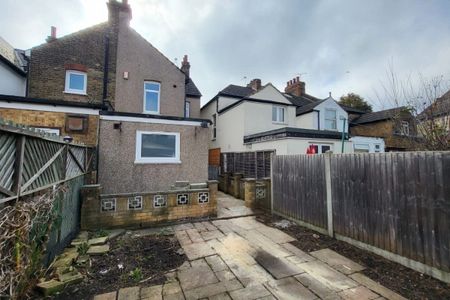 Putney Road, ENFIELD - Photo 4